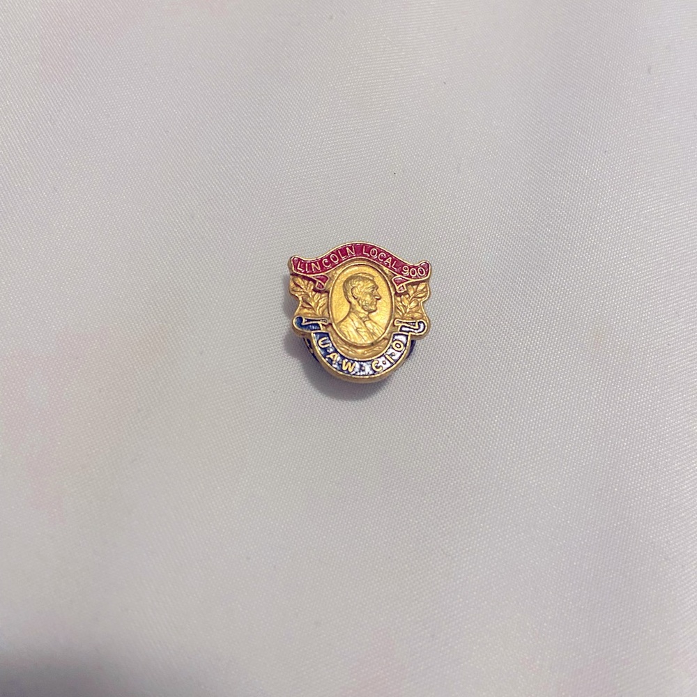 UAW CIO Lincoln Local 900 Vintage Button Hole Lapel Pin